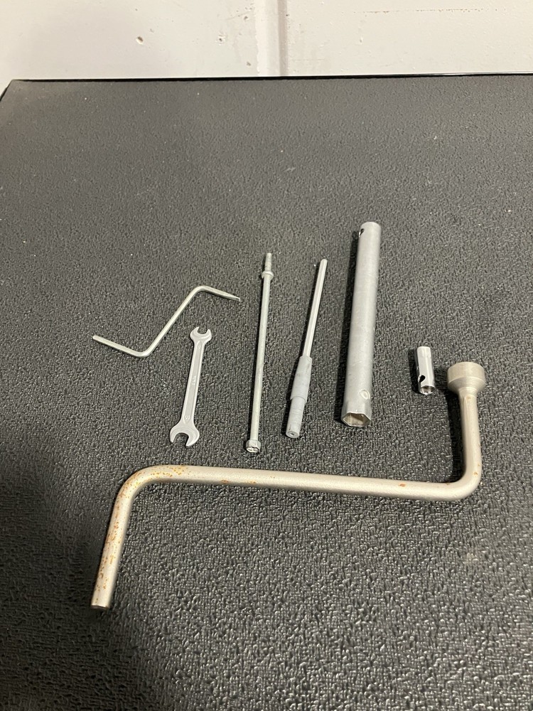 BMW E39 525 528 530 540 Emergency Tool Kit Tools Incomplete Set