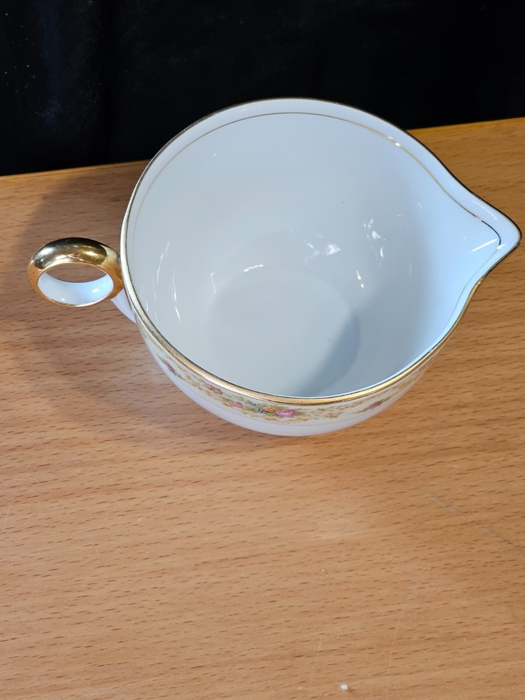 Meito Modern Windsor Creamer 8oz