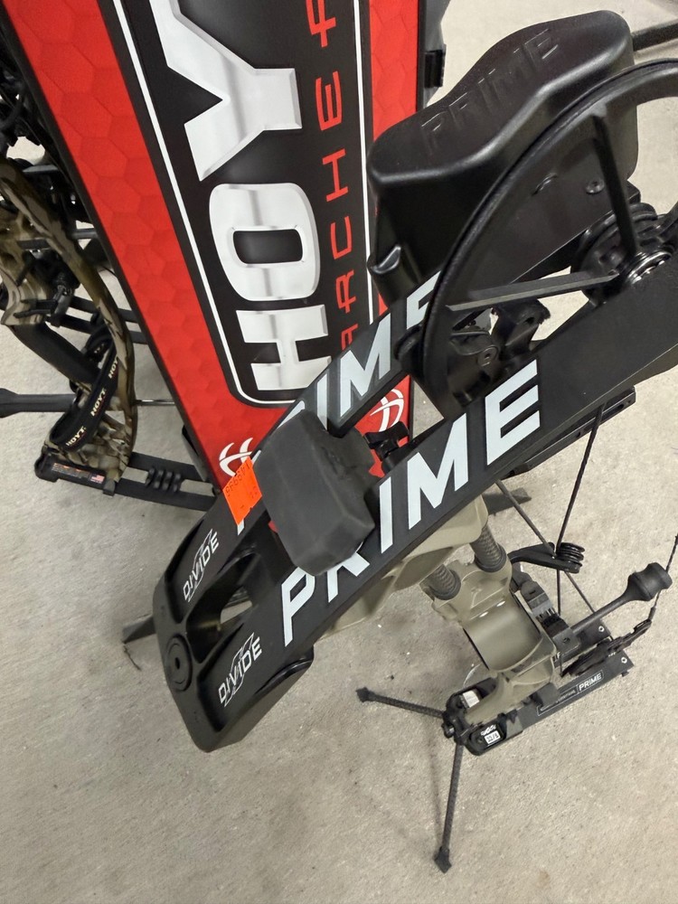 Prime Archery Divide 33 70lb GREAT CONDITION Store display