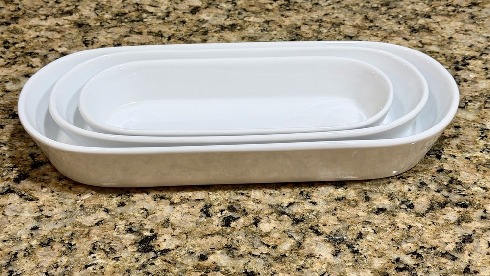 Crate & Barrel 3pc White Oval Bakeware /Serving Bowls Stackable. 13.5” 12” 9.75”
