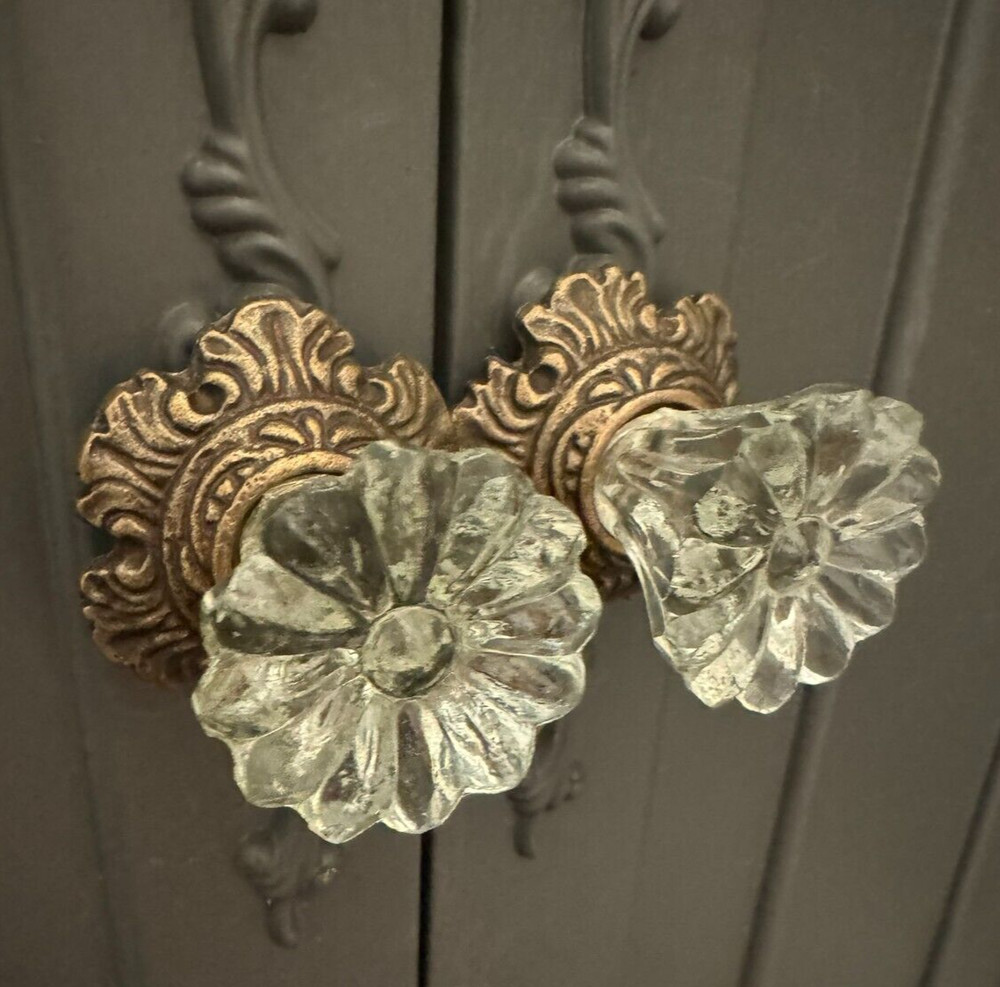 Vintage-Brass Metal Flower Crystal Clear Solid Glass bronzed Knob Handle pulls