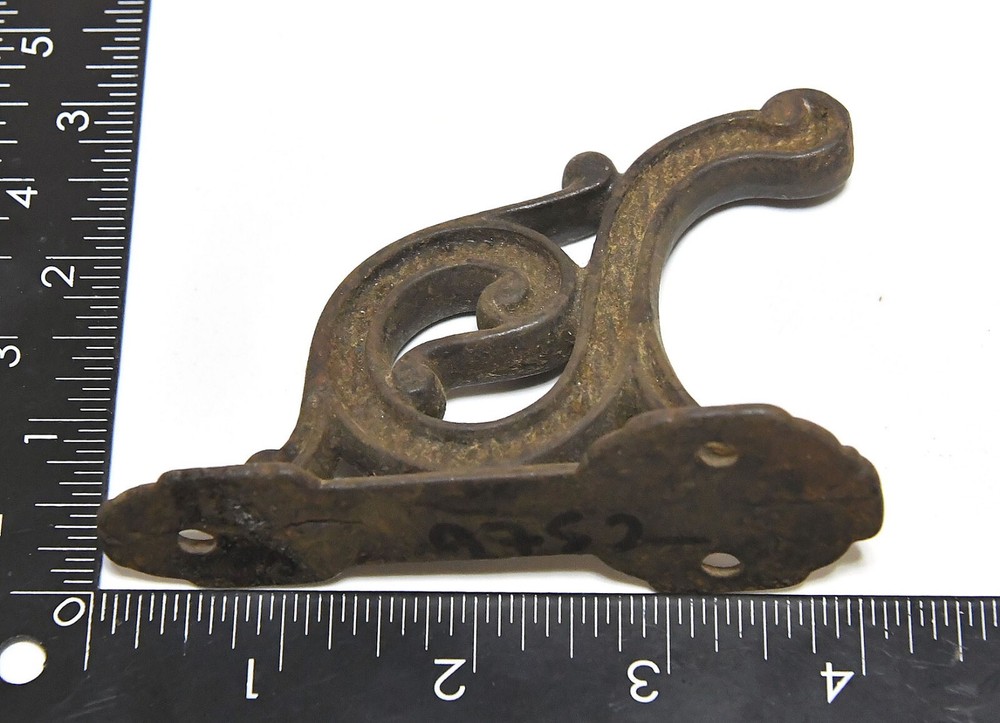 2 VINTAGE METAL WALL MOUNT HAT OR COAT HOOKS