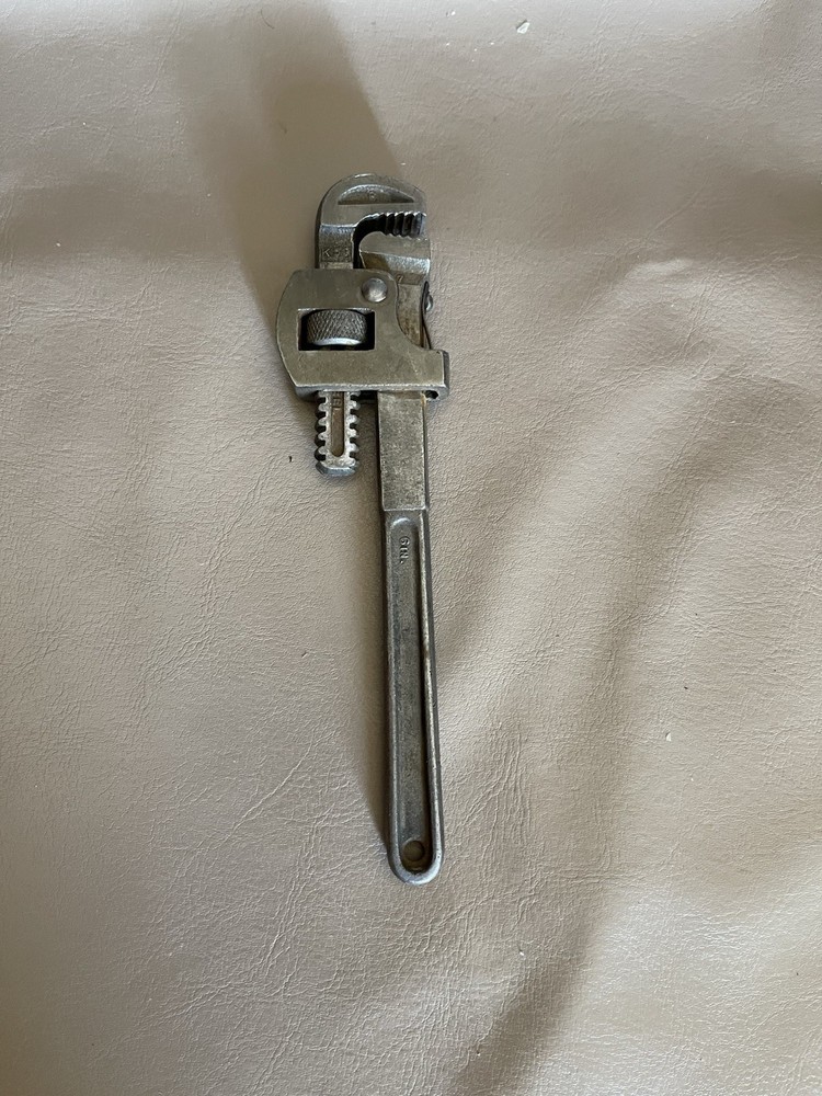 Vintage 6 Inch Adjustable Pipe Wrench (E28)