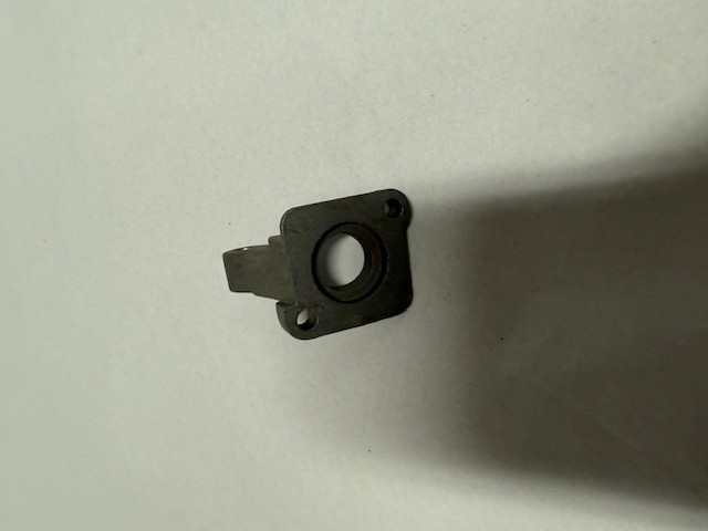 Small cast linkage bracket
