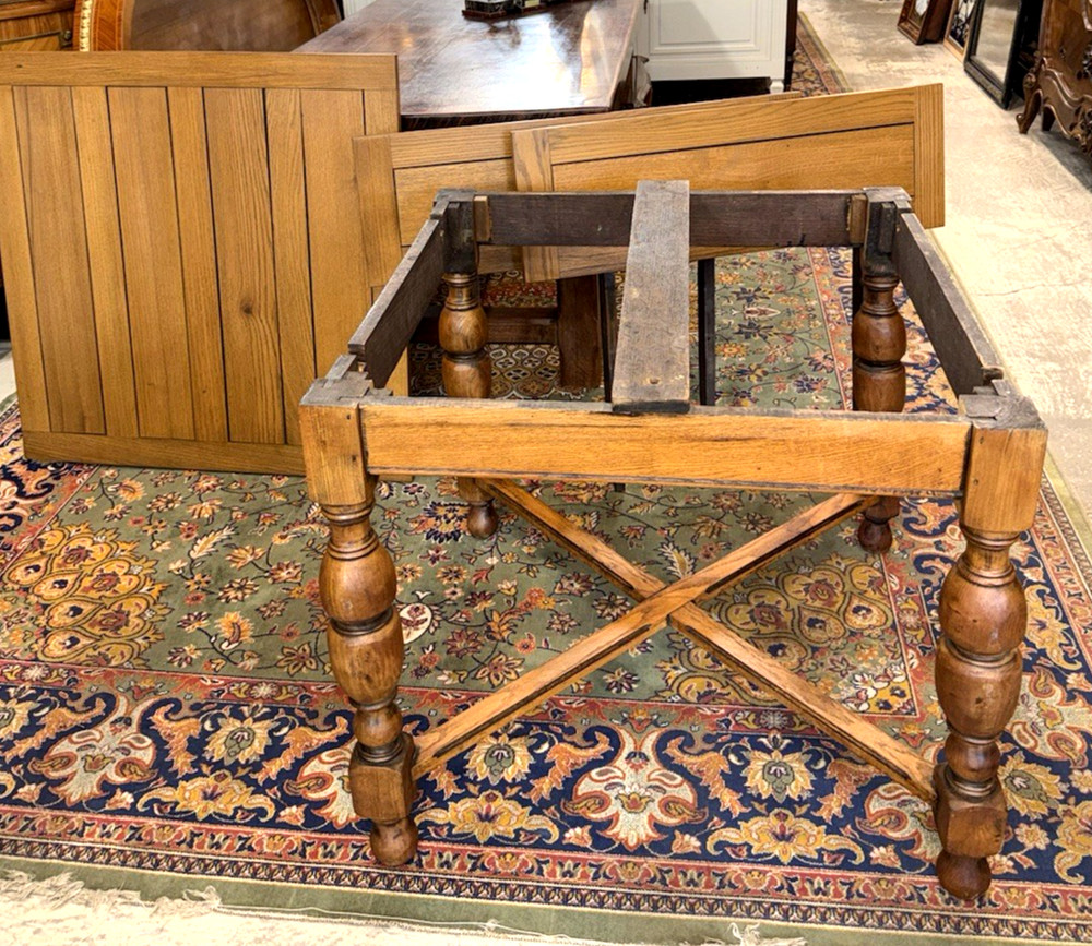 English Antique Oak Draw Leaf Table / Kitchen Table