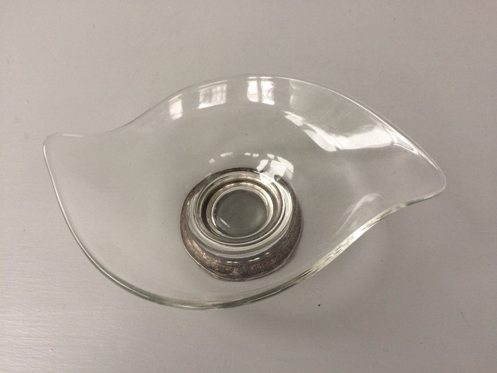 Large Vintage Clear Candy Dish with Silver Plated Bottom (P bt1 *)