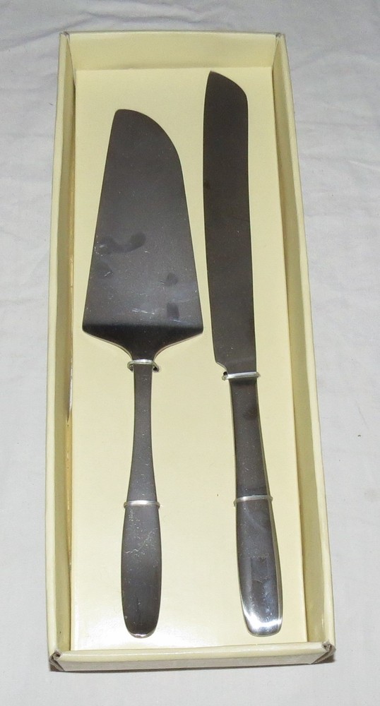 Cambridge Stainless Two Piece Cake Set “Unforgettable style”