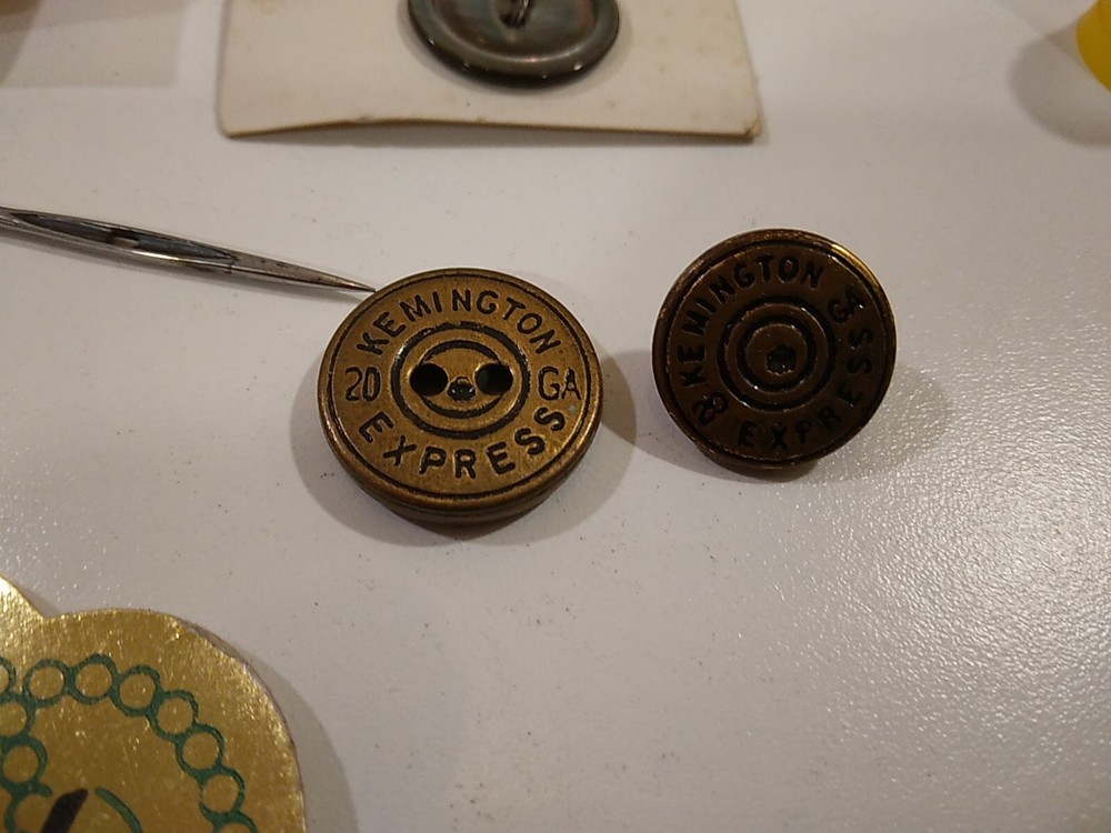 ANTIQUE SEWING THIMBLE AND BUTTON LOT