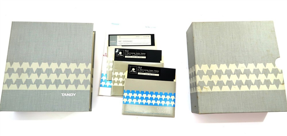 Tandy Computer MS DOS Manual Handbook in Binder Hard Case 25-4103 + Software
