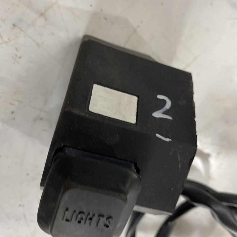 1996 96 ARCTIC CAT TRIPLE ZRT 600 SNOWMOBILE Handlebar light switch #2