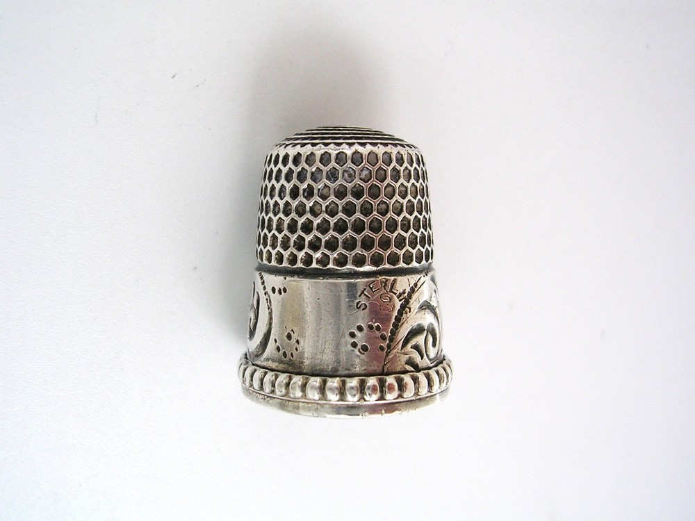 Antique Simons Bro. Sterling Silver Thimble~Acanthus Leaves/Scroll Pattern ~ # 8