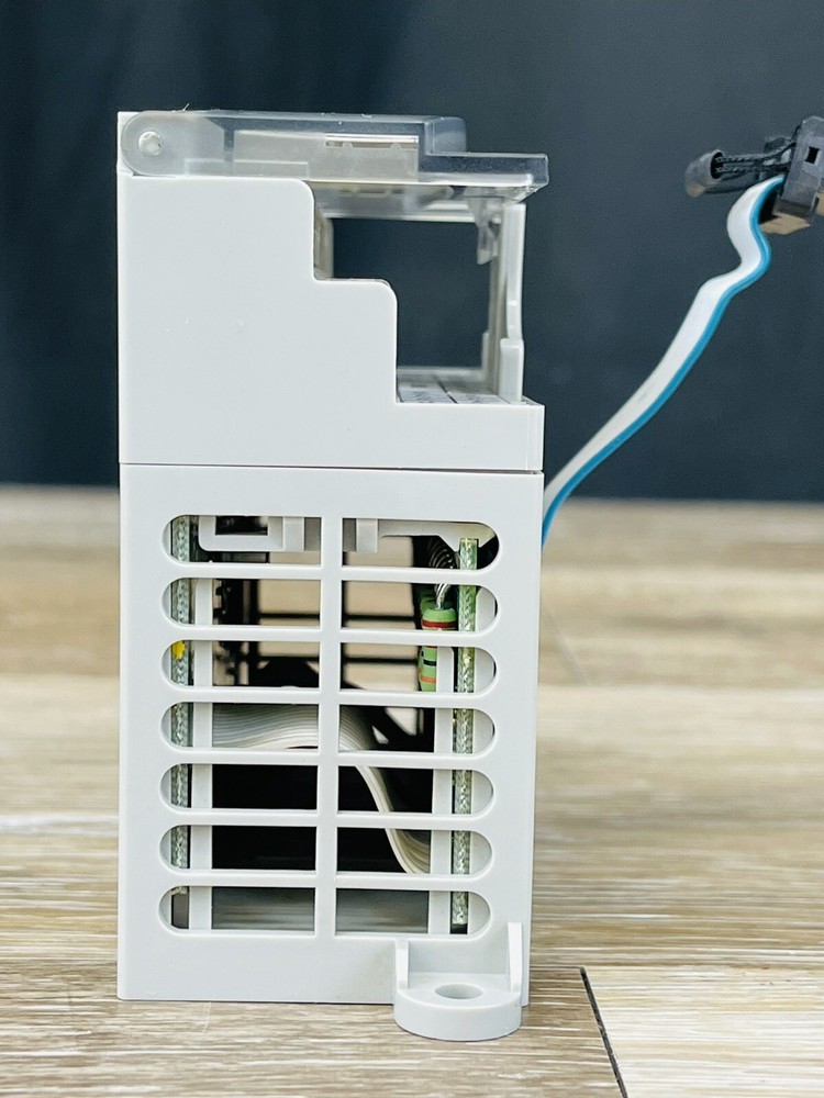 Allen Bradley 1762-IQ16 MicroLogix 1200 programmable logic controller