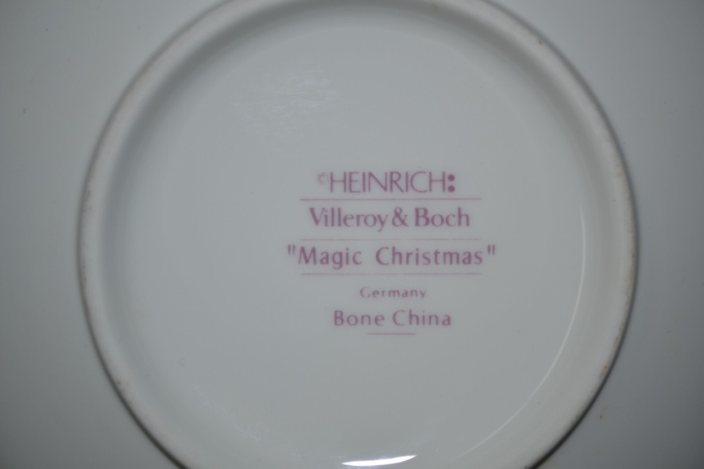 Villeroy & Boch Magic Christmas lidded box red bow