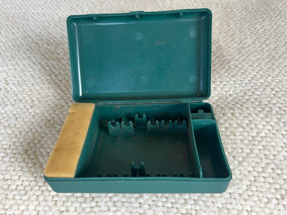 Satellite Broadhead Case