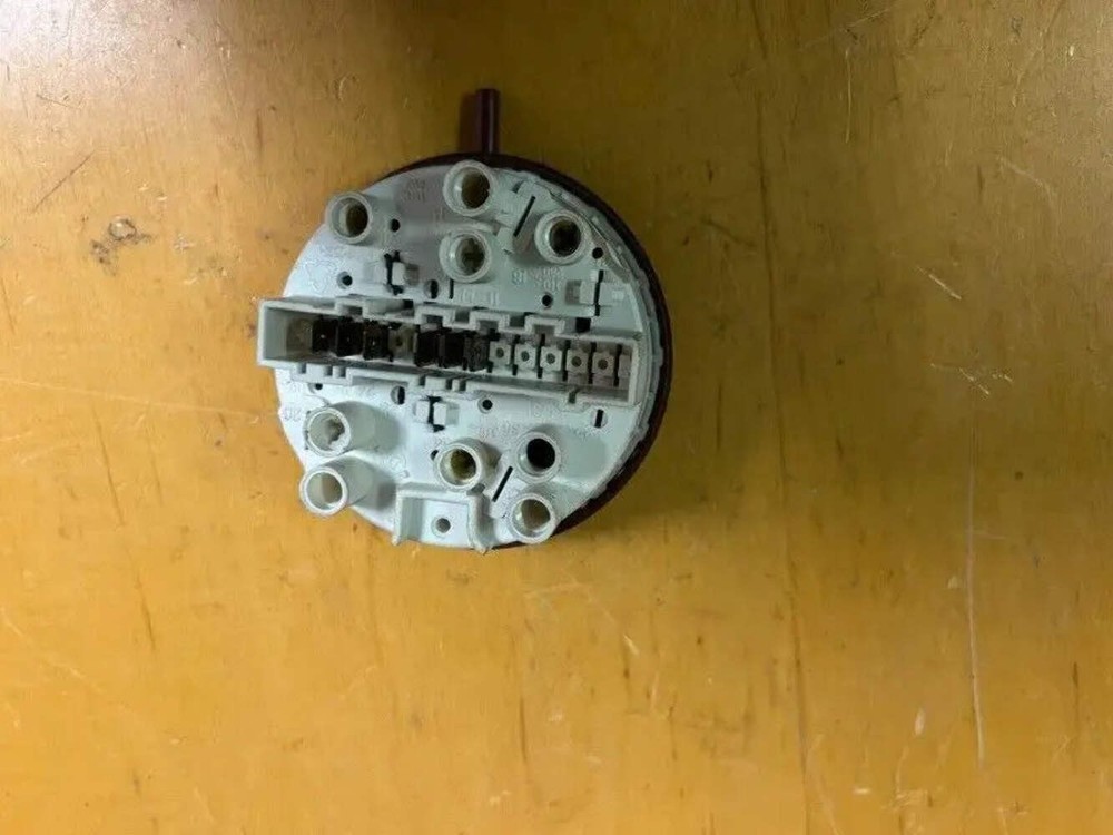 Wascomat Gen 6 Electrolux 4718859-01 Washer Level Control [Used]