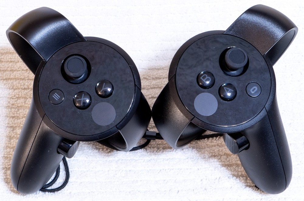 Oculus Rift - Virtual Reality Headset + Touch Controllers & 2x Sensors