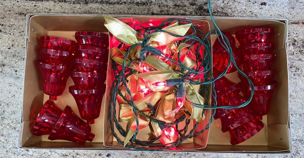 VINTAGE RED BELL LITES 20 WORKING LIGHTS