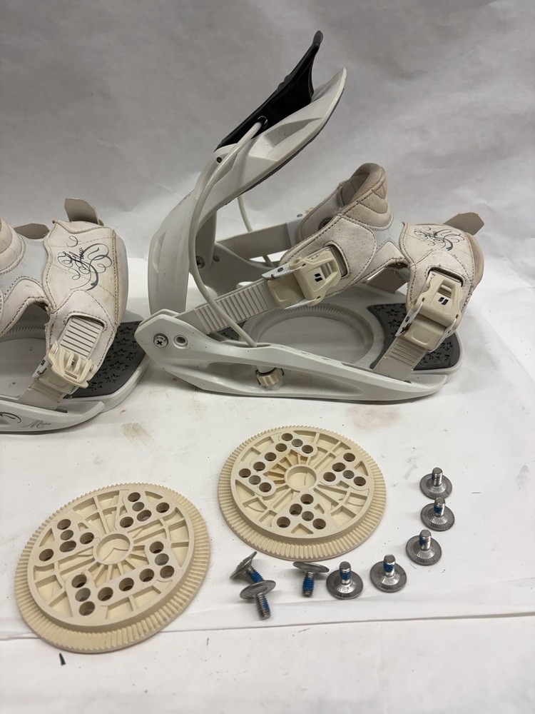 Flow Muse Medium Snowboard Bindings Snowboarding Pucks Plates Screws Washers
