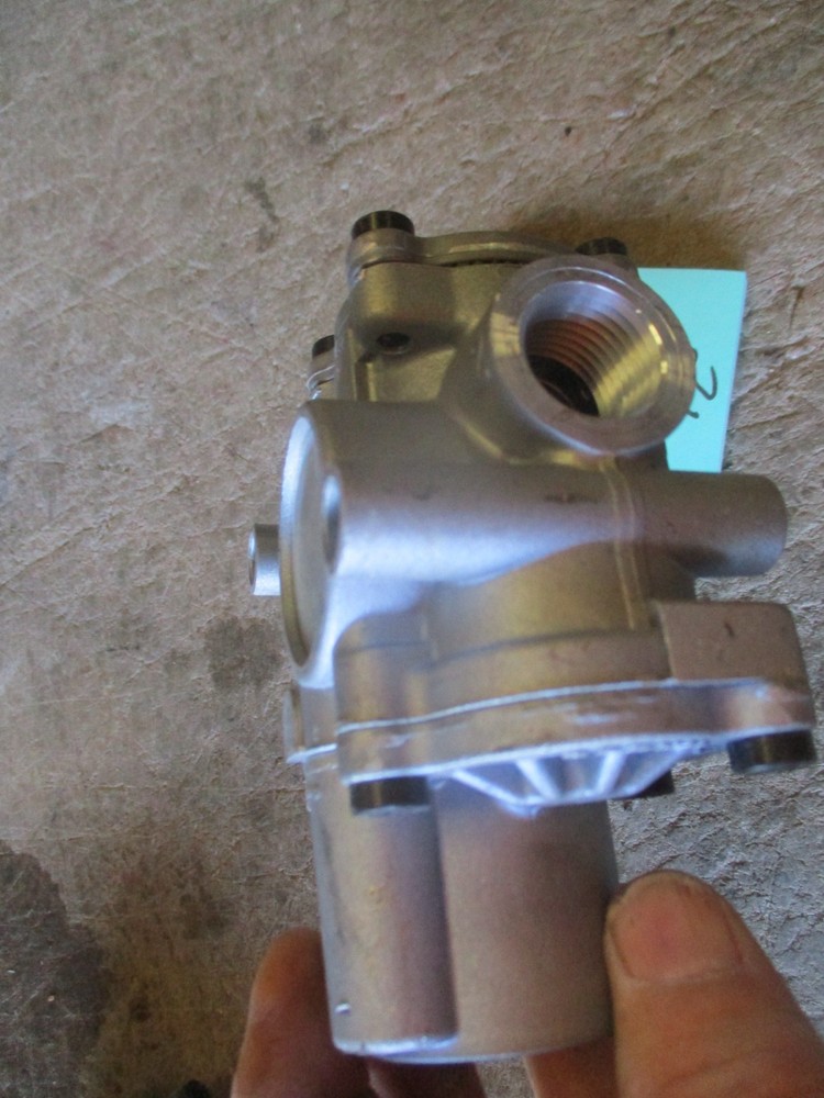 NOS WABCO Air Valve 241, 0101, 4721950960 Commercial Truck Valve