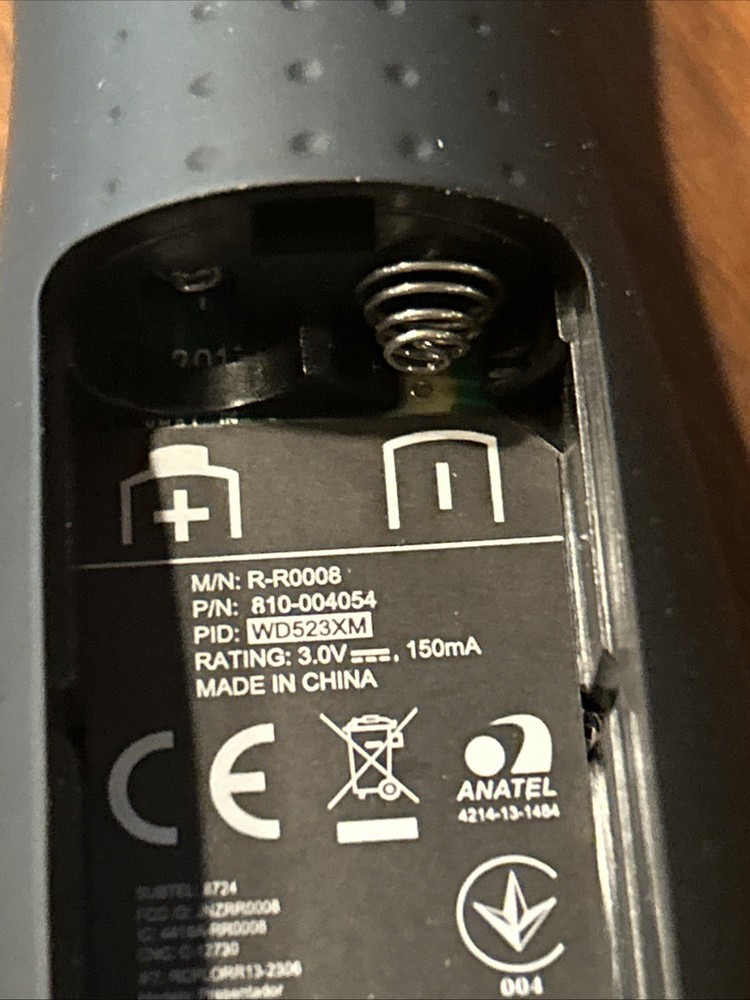 Logitech R400 Wireless Presenter USB Remote Control Black With Case ,