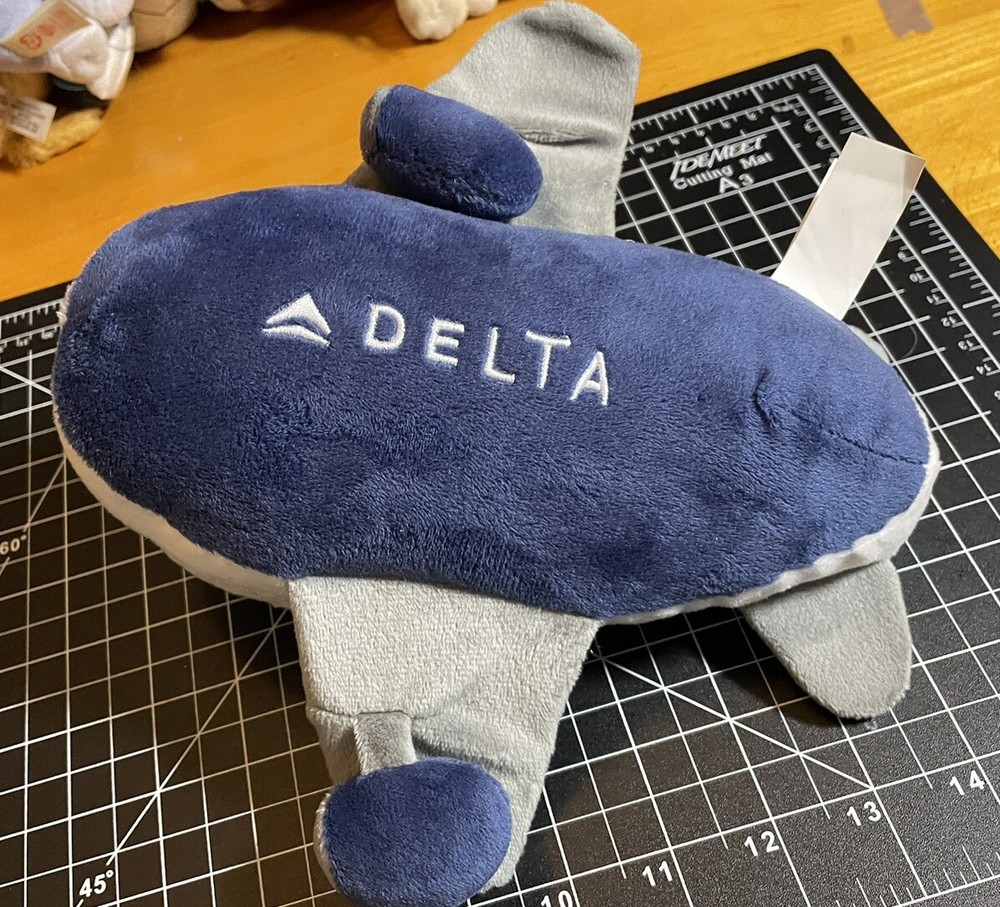 Stuffed Toy Delta Airlines White Gray Great condition