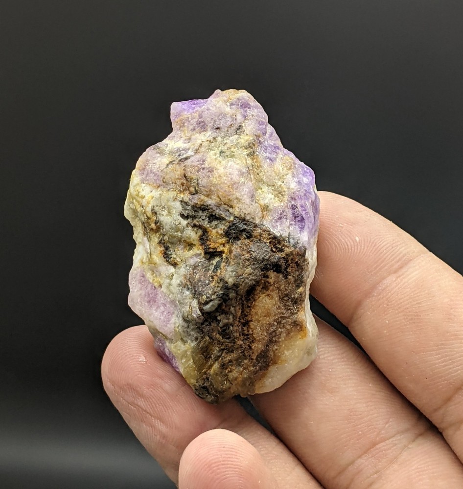 Natural Hackmanite with Richterite| color changing | tenebrescent |43 grams
