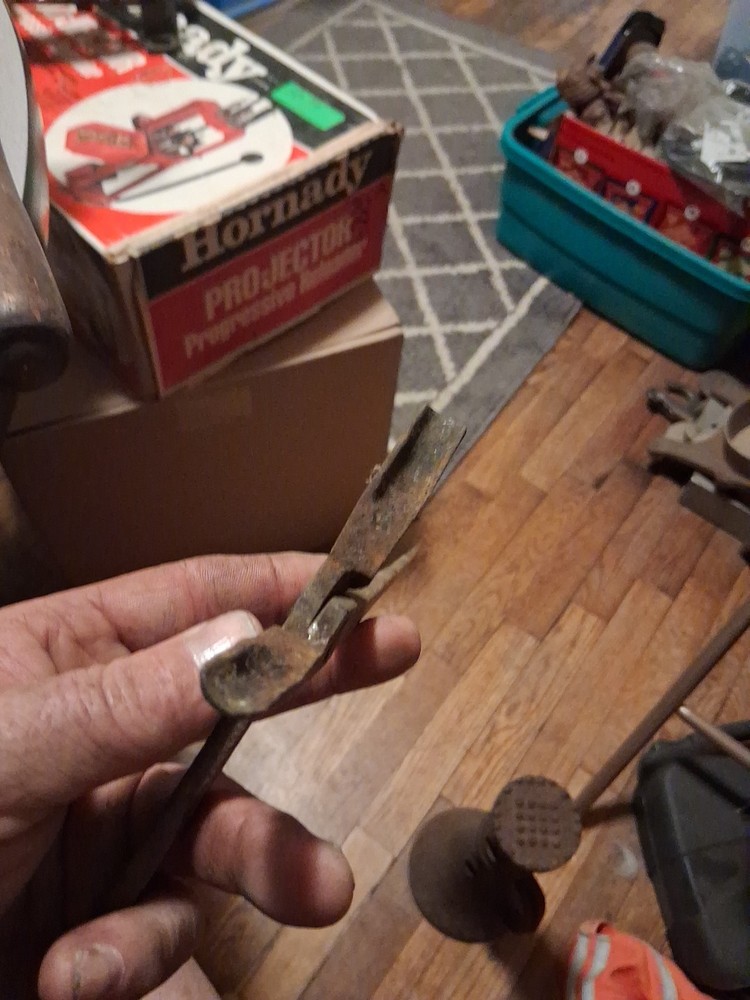 blacksmith tongs used
