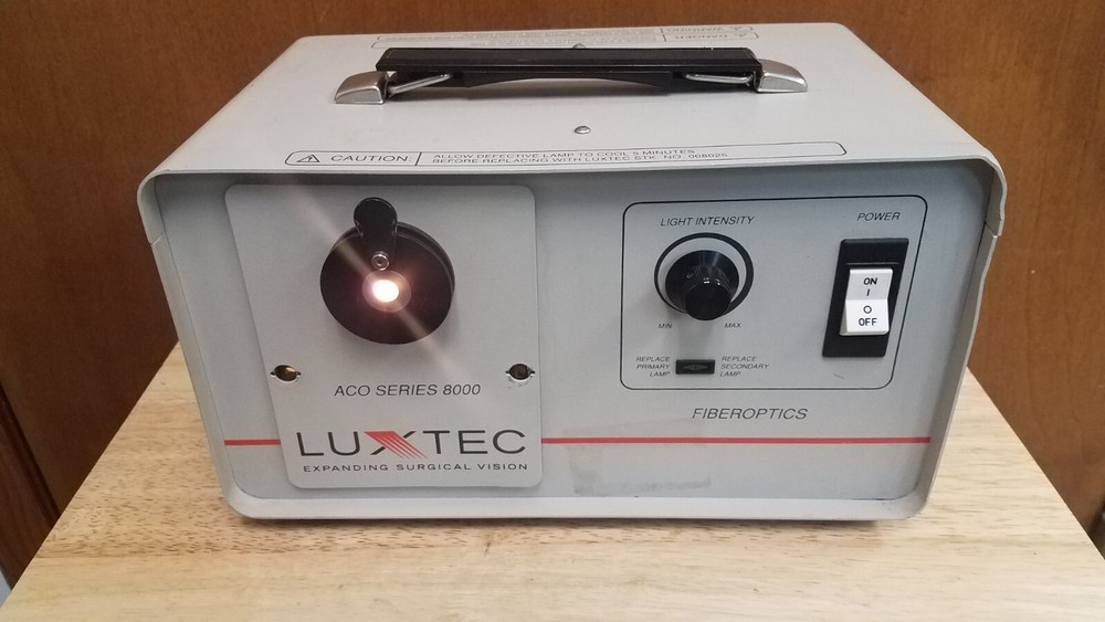 Luxtec ACO Series 8000 Medical Light Source - TESTED WORKING (D539)