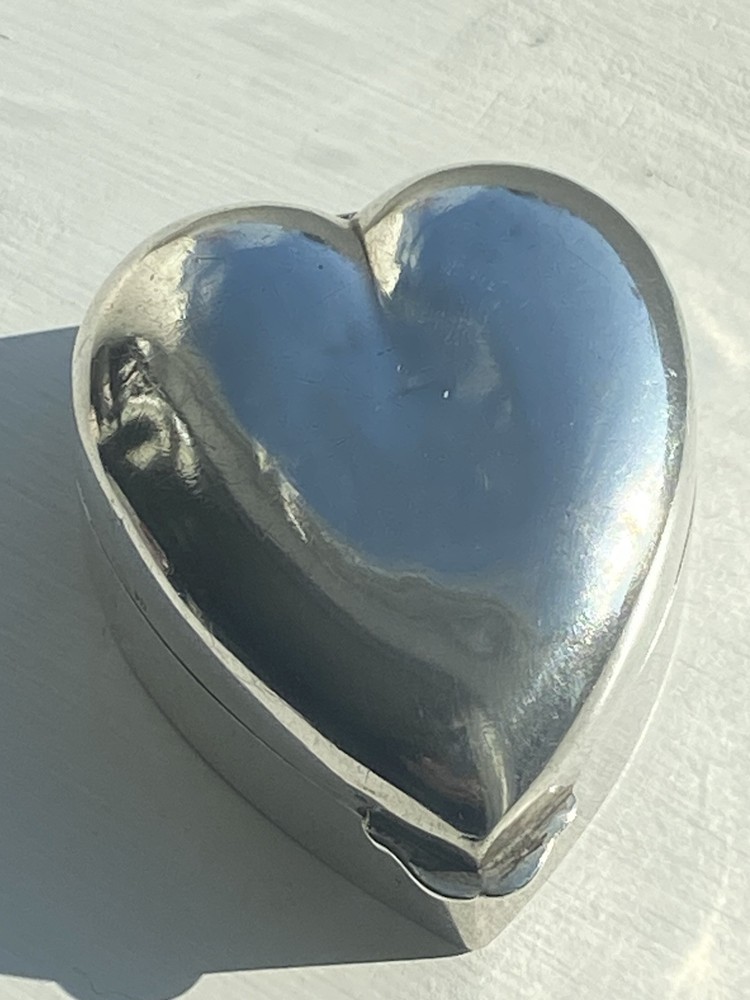 Heart Shape Solid Silver Pill /Trinket Box 1901 Birmingham Levi & Salaman