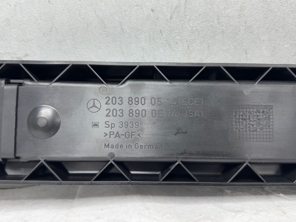 MERCEDES C CLASS 2006 EMERGENCY WARNING TRIANGLE WITH CASE 2038900514