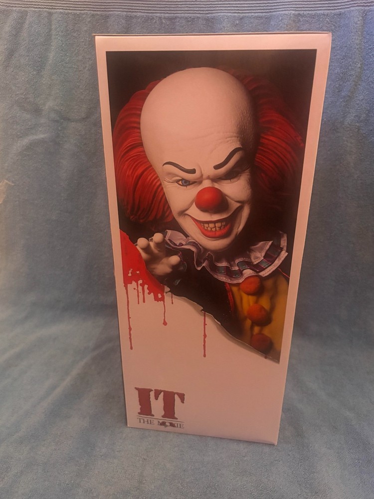 Mezco MDS Mega Scale IT (1990 Version) Pennywise 15" Figure Does Not Work