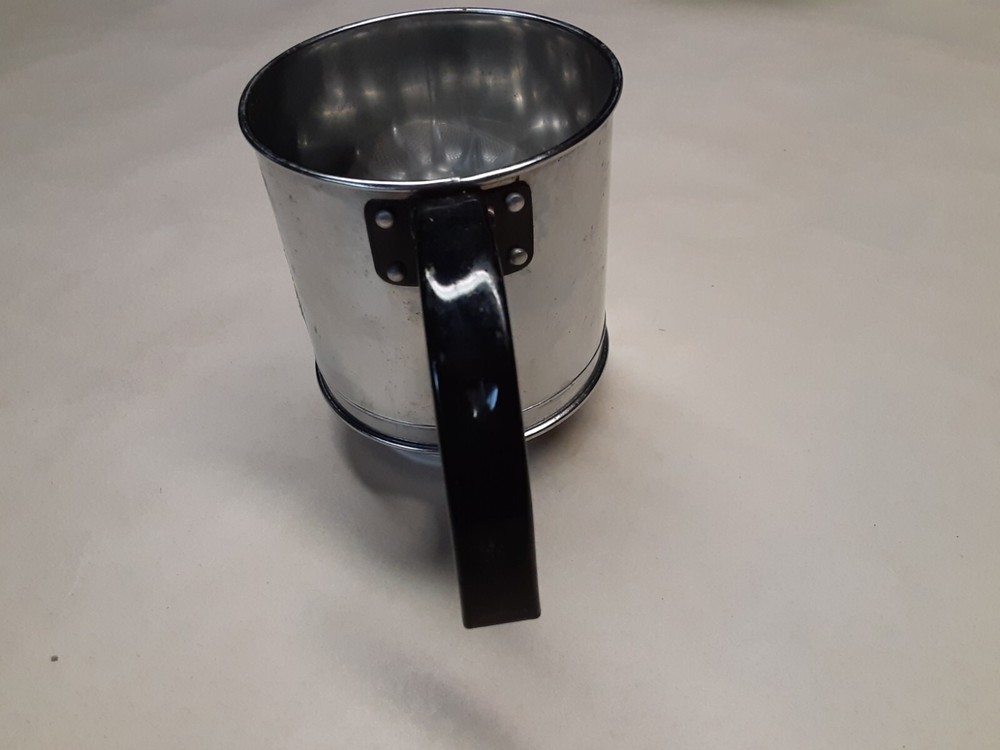 Vintage 1 cup flour sifter