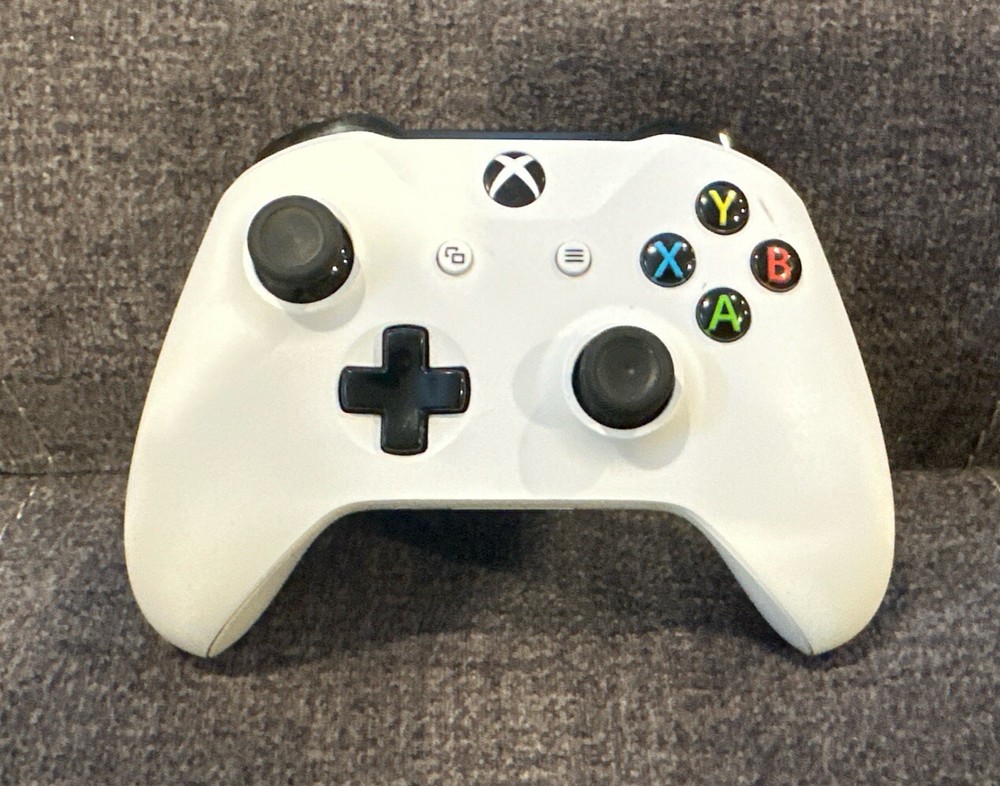 Official Microsoft Xbox One Wireless White Controller! Works Great! Authentic!