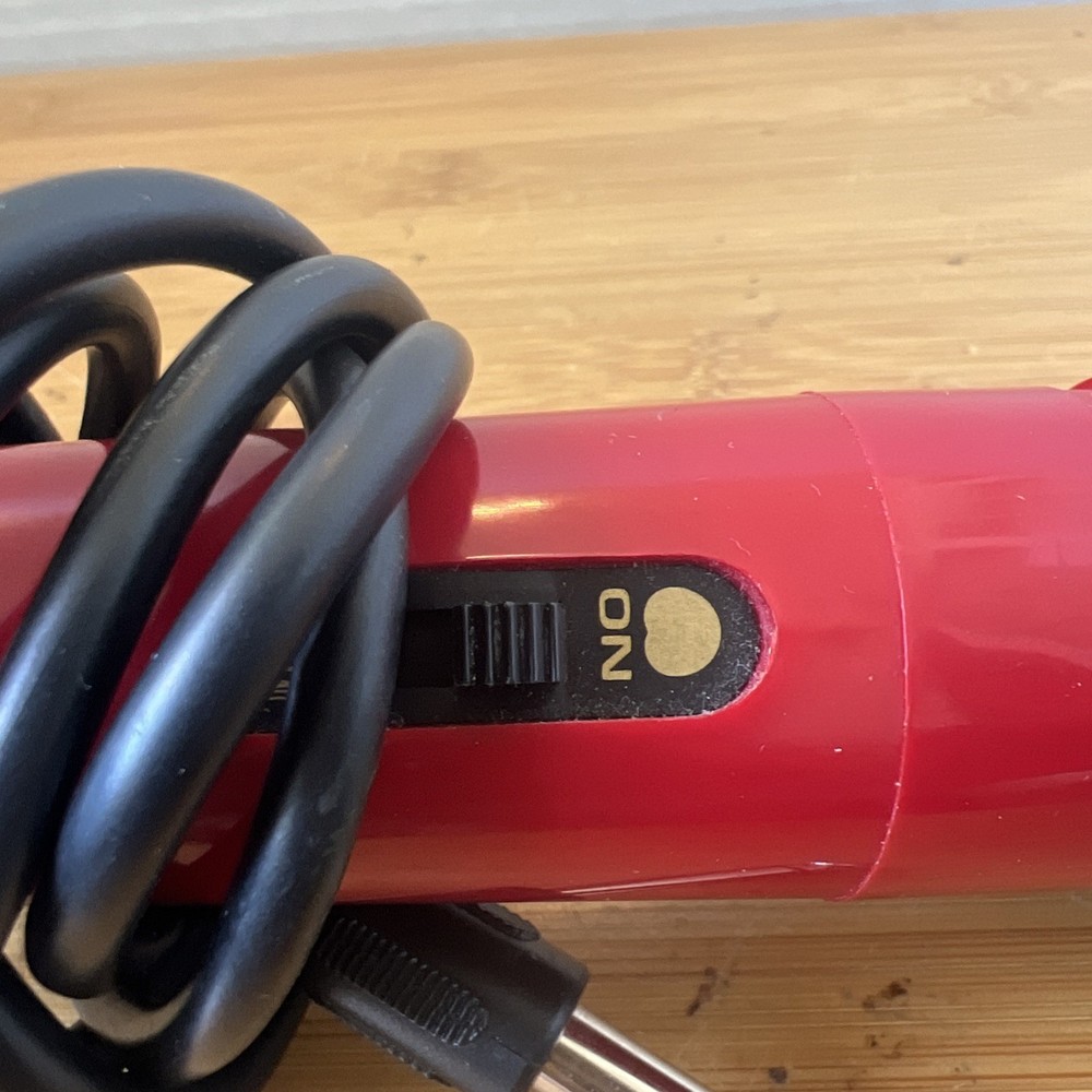 KARAOKE MICROPHONE DYNAMIC UNI DIRECTIONAL TRISTAR RED On/off