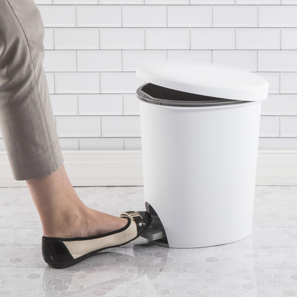 Small Step Trash Can 2.6 Gallon Plastic Garbage Bin with Foot Pedal Lid White