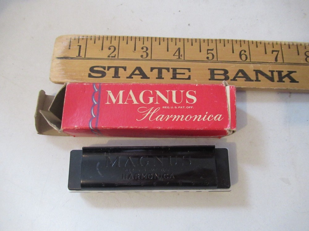 Vintage Magnus plastic Harmonica in box NICE
