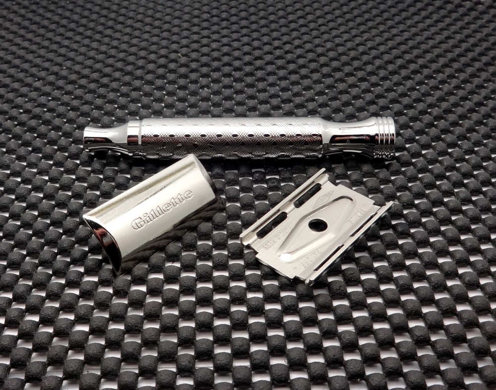 Vintage 1965 Gillette Tech DE Safety Razor Head W/ Solid Stainless Handle MINT!