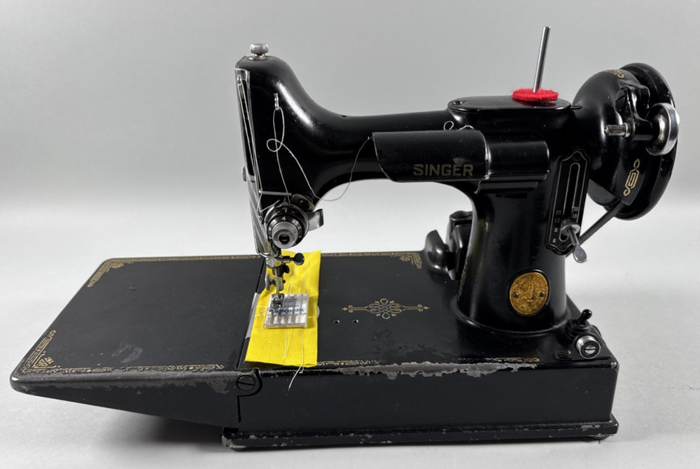 Singer Featherweight 221-1 Sewing Machine w/ Case Accessories Tested Working