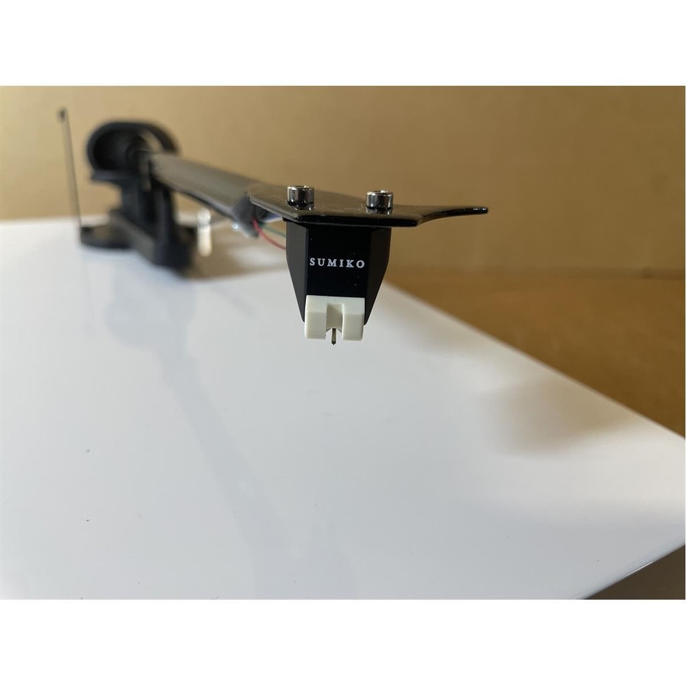 Pro-Ject Debut Carbon Evolution with Sumiko Rainier (High Gloss Black)