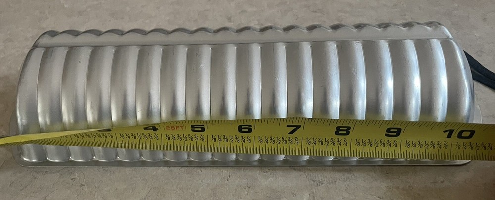 Scandinavian Scalloped Almond cake pan