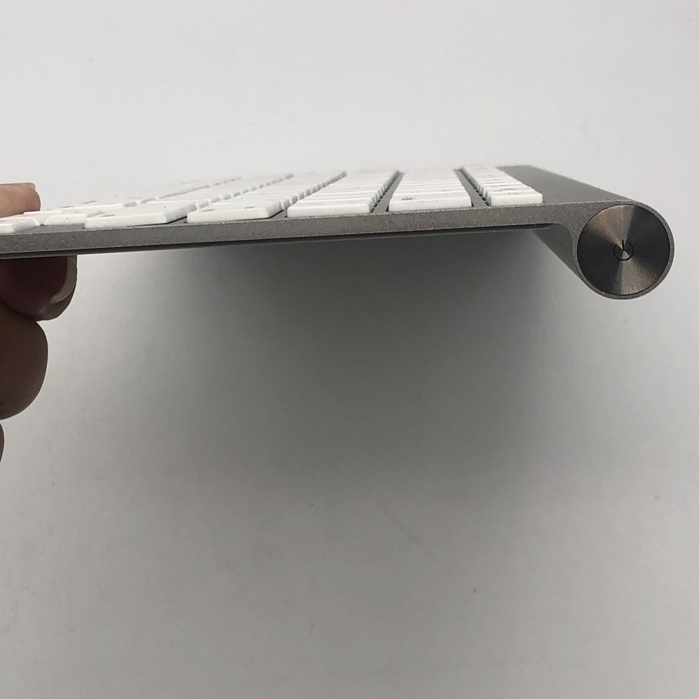 Apple A1314 Wireless Bluetooth Keyboard Silver And White