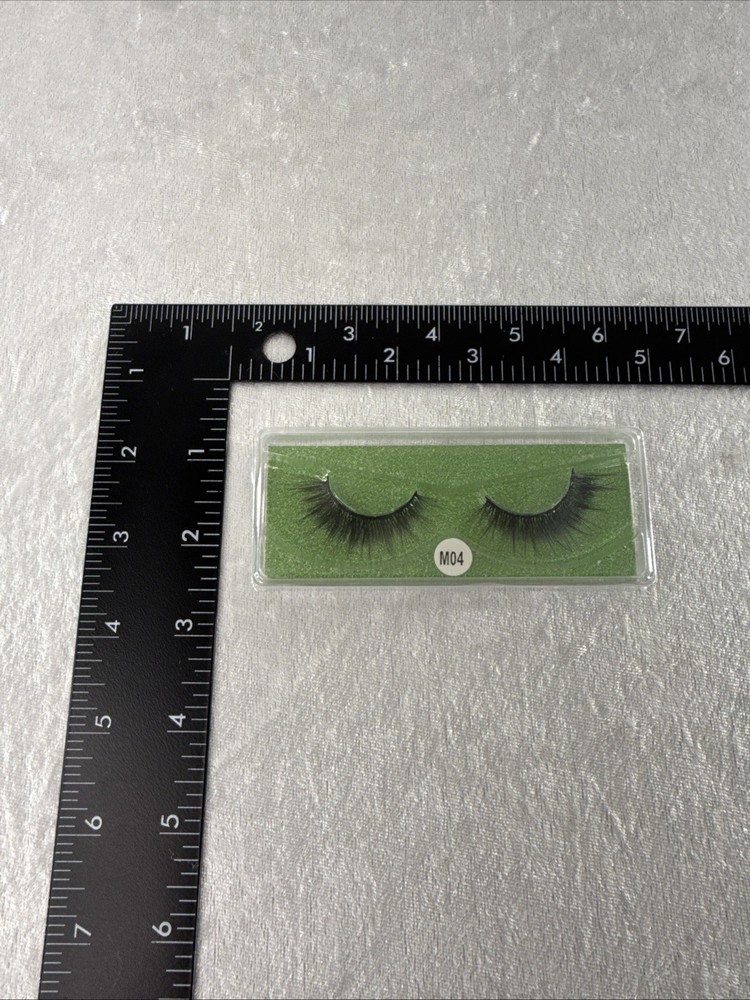 false eyelashes #M04