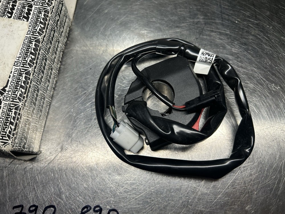 20-23 KTM Duke 790 890 OEM On Off Control Switch Right Handlebar Module