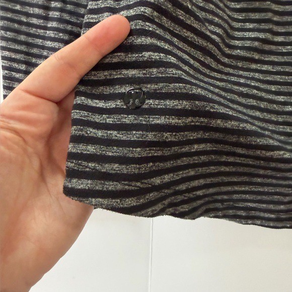 Lululemon Pullover Men’s Medium Black Gray Striped Studio 1/2 Zip Shirt