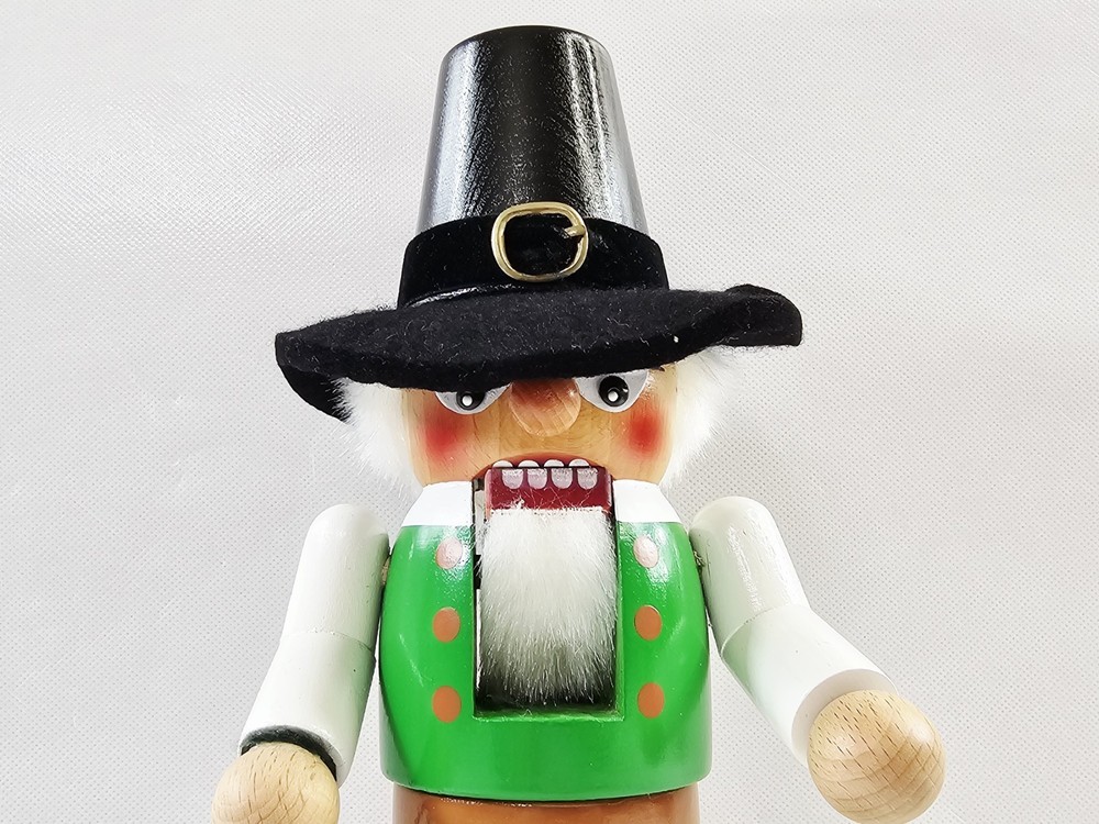 Steinbach German Chubby Pilgrim Carrying Pumpkins 12" Nutcracker Missing Pumpkin