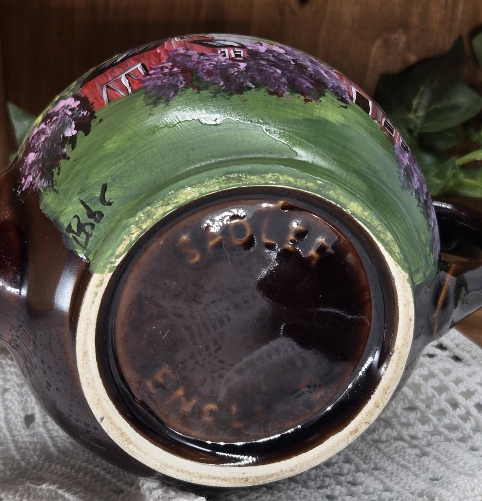 tea pot w/summer barn (26045) hand painted