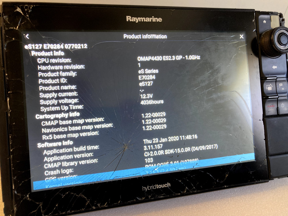Raymarine eS127 MFD Chartplotter GPS Radar Display E70284 – Works CRACKED SCREEN