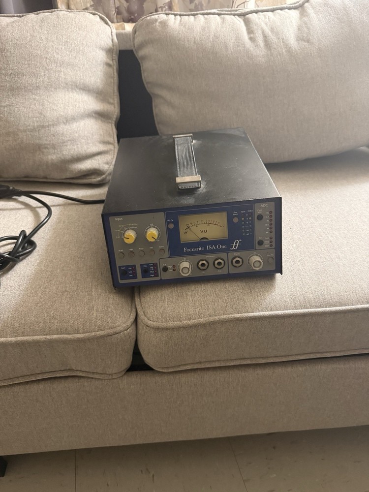 Focusrite ISA One Microphone Preamp Phantom Power VU Meter Instrument Input