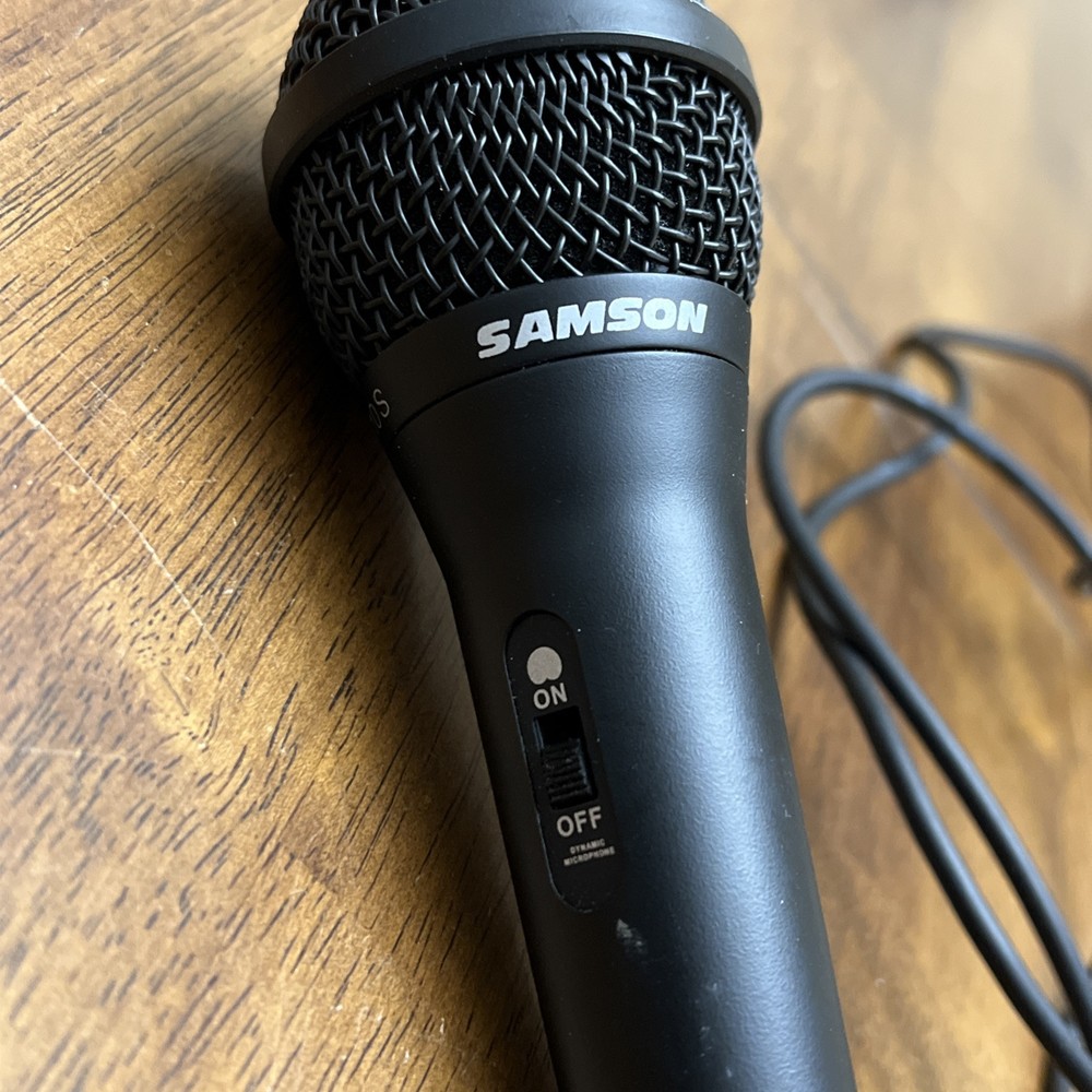 Samson R10S Dynamic Mic Multimedia Vocal Microphone with On/Off Switch