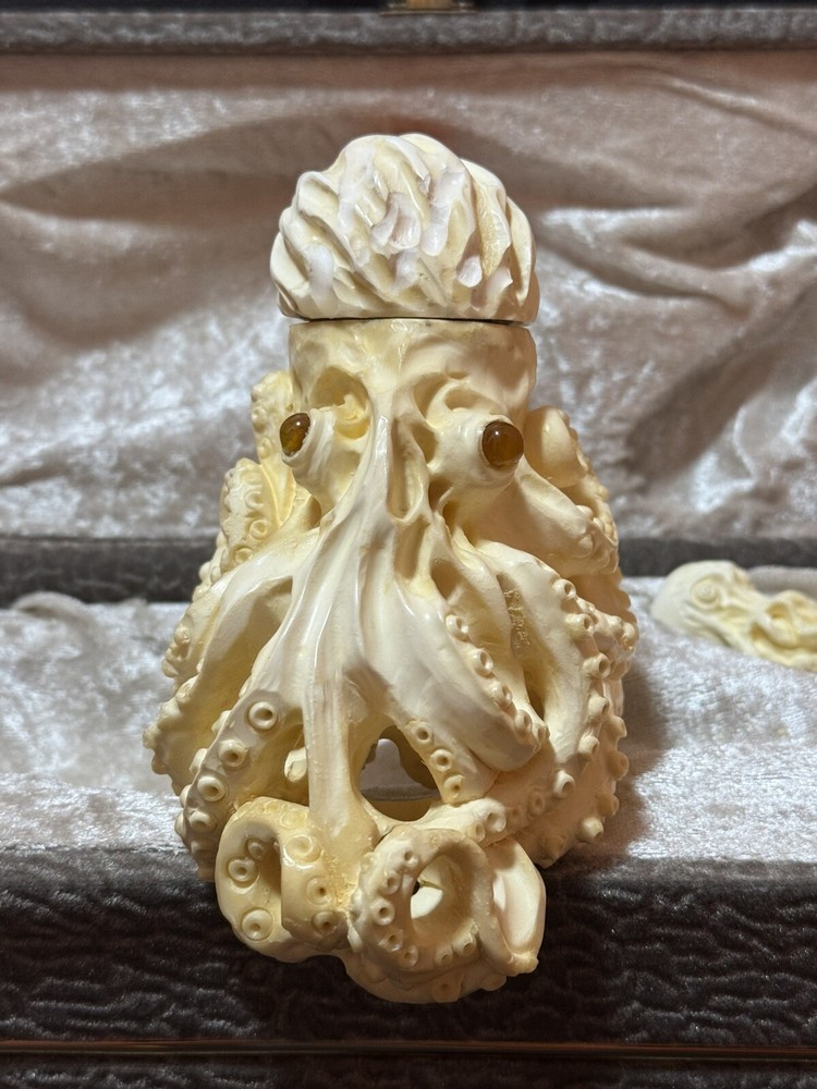 New, Unsmoked Meerschaum Pipe - Octopus
